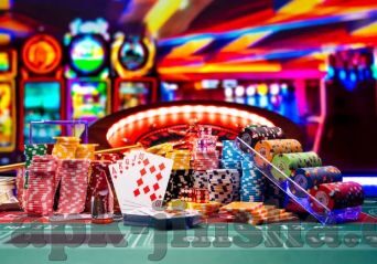 幸运水果机棋牌游戏-幸运水果机与棋牌游戏的趣味交织